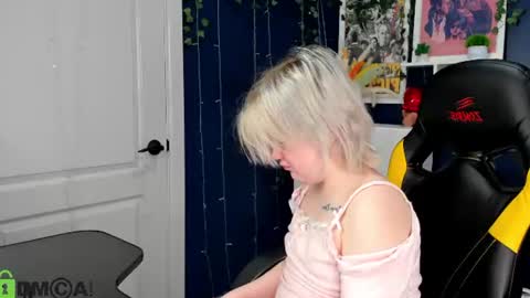 Mia online show from June 11, 2026, 3:04 am