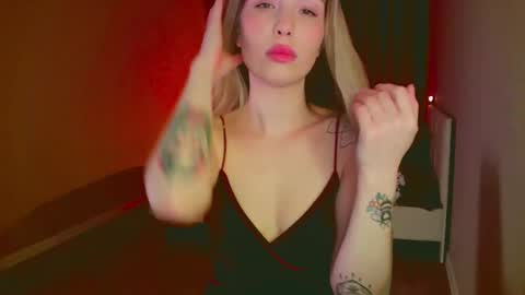 Mia online show from February 16, 2025, 3:58 am