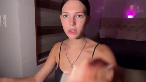 Snapshot of mia_floo chatting on November 8, 2025, 4:51 pm mia_floo online show from November 8, 2025, 4:51 pm