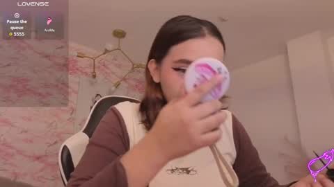 Mia online show from March 3, 2026, 1:17 pm