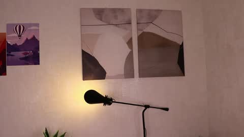 Mia  online show from June 3, 2026, 9:56 am