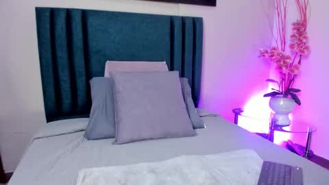 Mia online show from March 24, 2026, 12:15 am