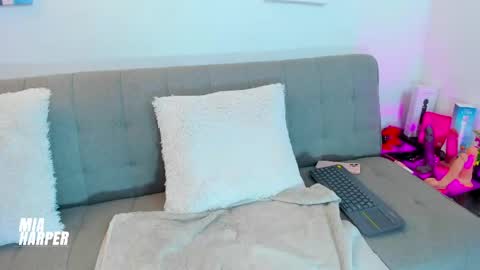 Mia online show from May 8, 2026, 9:20 pm