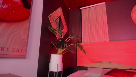 Val  online show from November 7, 2025, 11:43 am