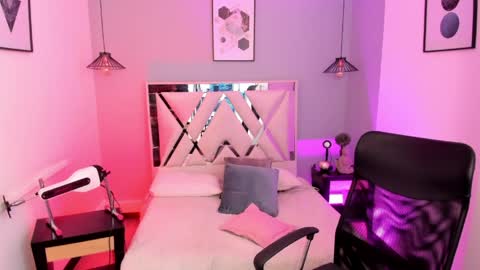 Val  online show from April 23, 2026, 7:49 pm