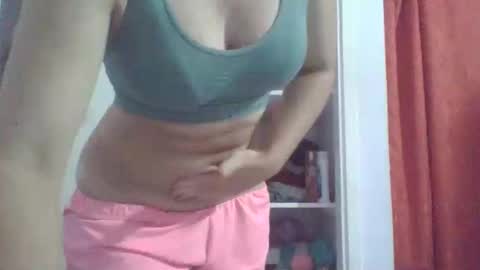 Mia online show from October 21, 2025, 2:12 am