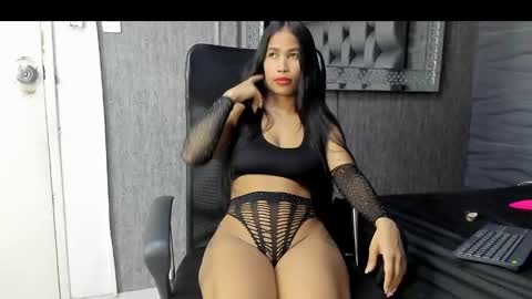 Snapshot of mia_kleim chatting on January 10, 2025, 2:35 am MIA KLEIM online show from January 10, 2025, 2:35 am