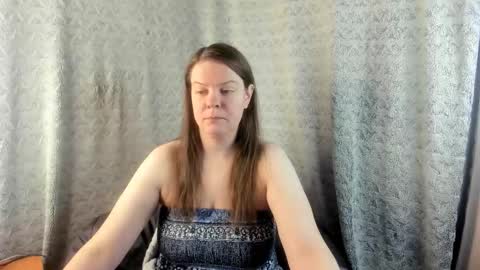 mia_lores online show from February 8, 2026, 9:02 am