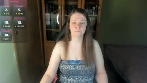 mia_lores online show from April 10, 2026, 9:03 am