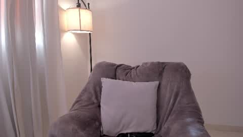 MIA LOVE   online show from June 20, 2026, 9:39 pm