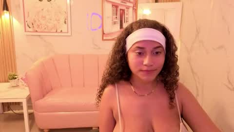 Snapshot of mia_love_a chatting on April 10, 2026, 8:35 pm mia love a online show from April 10, 2026, 8:35 pm