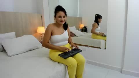 Snapshot of mia_mercier chatting on June 11, 2026, 11:30 am Mia Mercier online show from June 11, 2026, 11:30 am