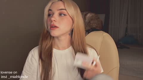 Snapshot of mia_milagros chatting on December 24, 2024, 12:00 am mia_milagros online show from December 24, 2024, 12:00 am