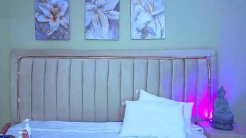 Mia online show from April 16, 2026, 12:17 pm