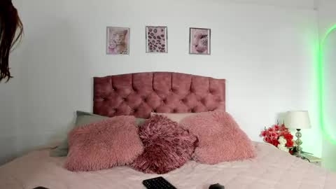 Snapshot of mia_nova5 chatting on June 7, 2026, 11:58 am mia_nova5 online show from June 7, 2026, 11:58 am