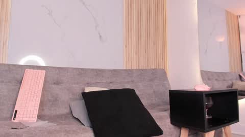 Mia online show from December 10, 2024, 12:50 am