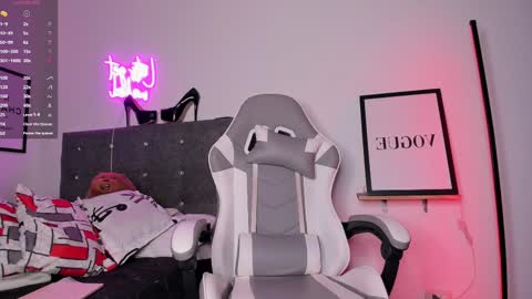 Mia online show from February 26, 2025, 10:42 pm