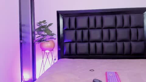 mia online show from April 8, 2026, 5:40 am