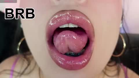 Mia online show from July 27, 2026, 11:45 pm