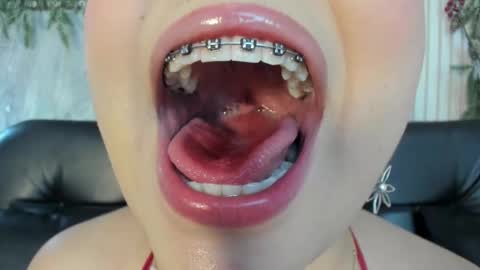 Mia Roux online show from November 25, 2025, 4:12 am