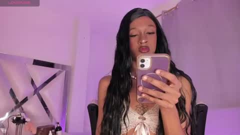 Snapshot of mia_royal chatting on July 19, 2026, 4:33 pm mia_royal online show from July 19, 2026, 4:33 pm