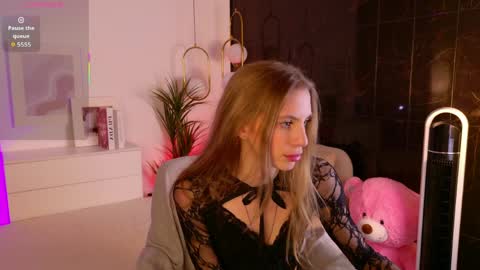 Mia online show from April 3, 2026, 6:22 am