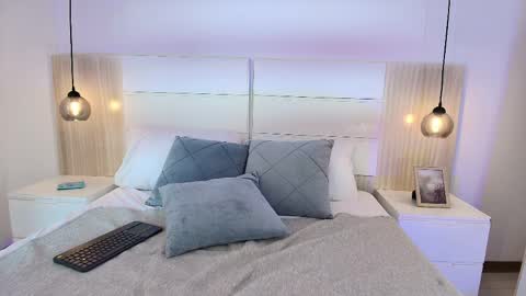 Mia  online show from April 9, 2026, 8:25 pm