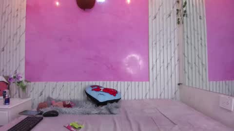 Mia online show from March 28, 2026, 10:53 pm