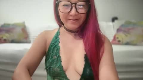 Snapshot of mia_temptress chatting on September 27, 2025, 5:40 pm Mia online show from September 27, 2025, 5:40 pm