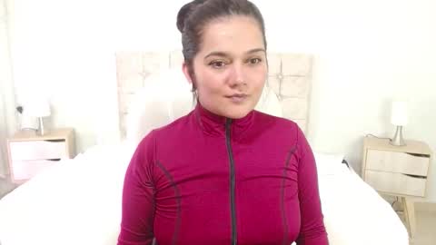 Snapshot of mia_traveluxe chatting on October 6, 2025, 2:09 am Mia online show from October 6, 2025, 2:09 am