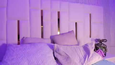 Snapshot of mia_vy chatting on October 12, 2025, 2:54 am mia_vy online show from October 12, 2025, 2:54 am