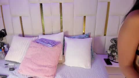 mia_vy online show from June 18, 2026, 3:07 am