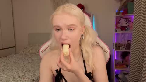 Mia online show from March 14, 2026, 3:23 am