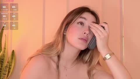 Mia White  online show from May 18, 2026, 1:06 pm