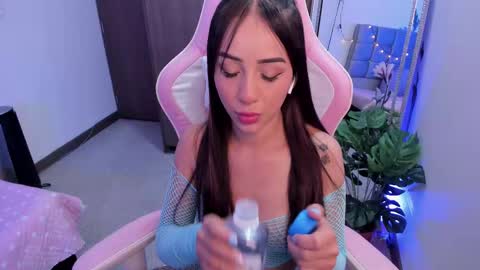 mia  nicolle online show from February 19, 2025, 1:40 am