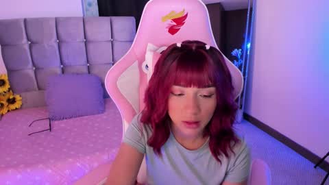 mia  nicolle online show from September 11, 2025, 3:39 am