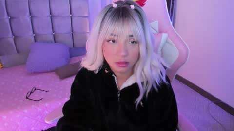 mia  nicolle online show from September 20, 2025, 2:45 am