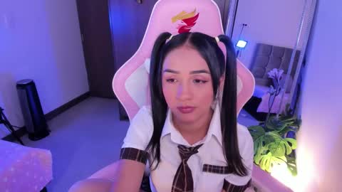 mia  nicolle online show from October 7, 2025, 3:14 am