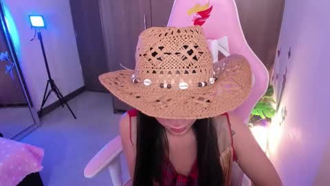 mia  nicolle online show from October 30, 2025, 1:51 am