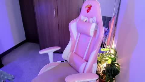 mia  nicolle online show from April 29, 2026, 11:11 pm