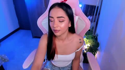 mia  nicolle online show from June 8, 2026, 1:09 am