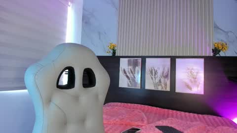 miaa_as_ online show from September 19, 2025, 2:40 pm