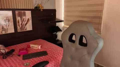 miaa_as_ online show from October 10, 2025, 2:16 pm