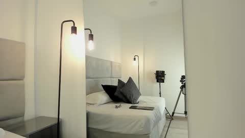 Mia  online show from February 26, 2026, 4:22 am