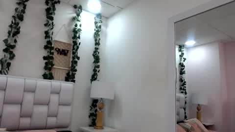 Mia online show from June 2, 2026, 11:23 am