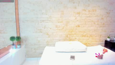 Snapshot of miaa_roldan chatting on January 11, 2025, 9:25 pm Miaa online show from January 11, 2025, 9:25 pm