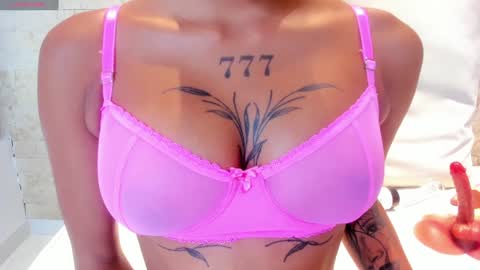 Snapshot of miaa_roldan chatting on February 4, 2025, 7:11 pm Miaa online show from February 4, 2025, 7:11 pm