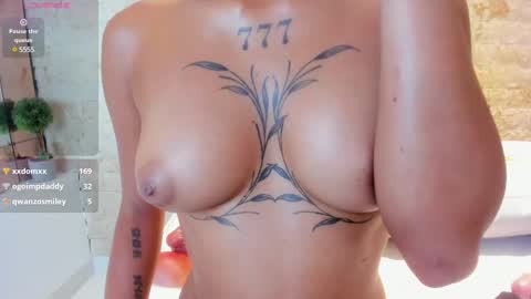 Snapshot of miaa_roldan chatting on February 12, 2025, 2:35 am Miaa online show from February 12, 2025, 2:35 am