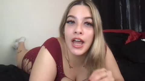 Mia Moji online show from October 22, 2025, 1:44 pm