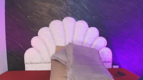 Mia online show from March 31, 2026, 12:05 pm